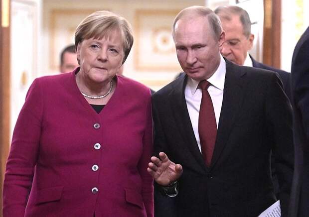 Политолог прокомментировал призыв Меркель серьезно относиться к словам Путина