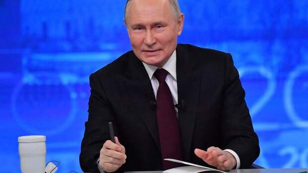 Мост через Керченский пролив, спортзал без ремонта и сотовая связь: о чем крымчане спрашивали Путина на Прямых линиях