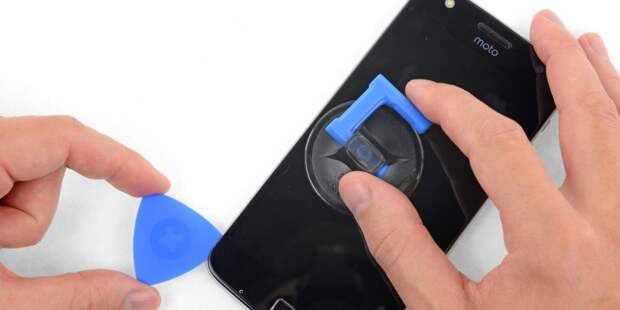 Motorola и iFixit представили наборы для самостоятельного ремонта смартфона