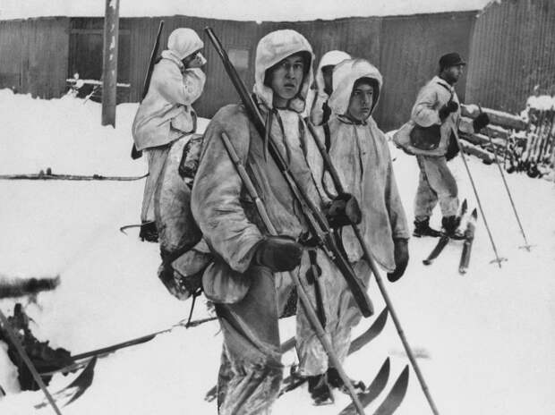 Красноармейцы на занятиях по лыжной подготовке. Февраль 1940 года