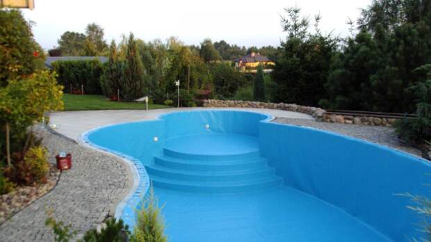http://dmbadboy.ru/uploads/posts/2011-10/1318262745_16-basseyn-na-uchastke.jpg