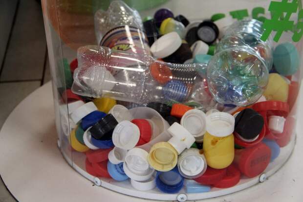 Боксы для сбора пластиковых крышек появились в трёх поселениях Братского района