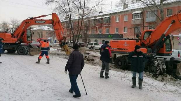В Барнауле перекрыли часть ул. Глушкова из-за аварии на водопроводе