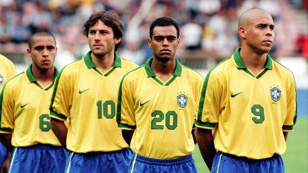 Ведущий ТВ оконфузился в прямом эфире: знаменитый футболист посрамил его одним ответом