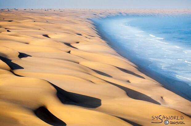 namib01 Там где пустыня встречается с водой