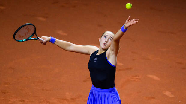 Андреева в трёх сетах одолела Свёнтек и вышла в полуфинал турнира WTA в Штутгарте