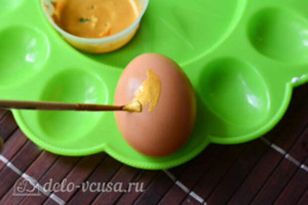 Как покрасить яйца в золотой цвет кандурином: фото к шагу 2