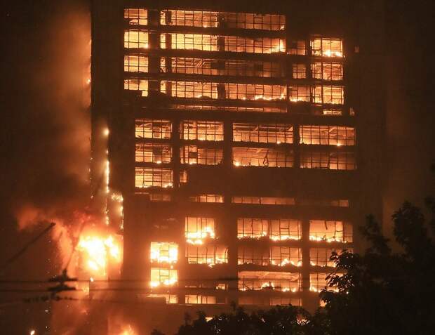 towerinferno06 Адский пожар в китайском небоскребе