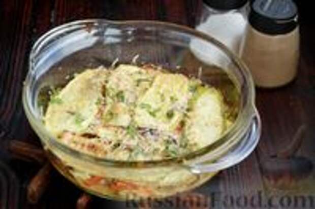 Фото к рецепту: Кабачки, запеченные с помидорами и сыром