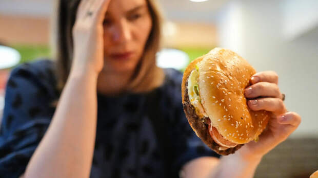 Просрочка и человеческий фактор: названы главные угрозы для посетителей фастфуда