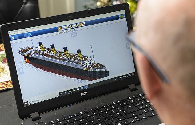 Модель Титаника из Lego из 40 000 деталей