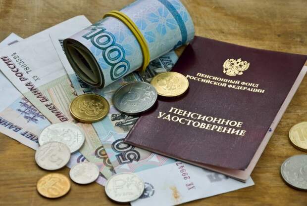 80 лет и ни рубля больше: почему пенсия не растет после определенного возраста?