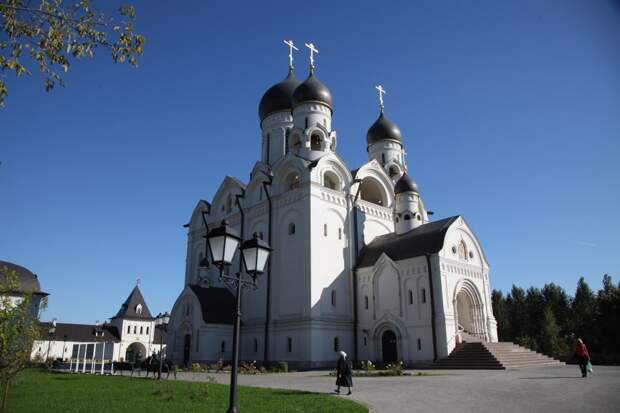 Москва храм Серафима Саровского в Раеве