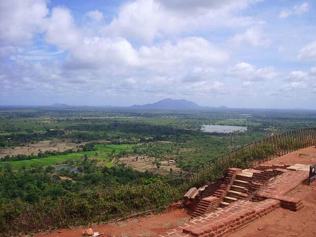 Файл: Sigiriya summit3.jpg