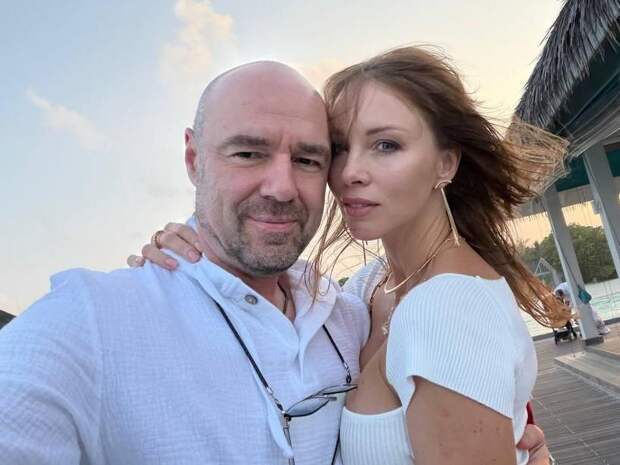 Полина Диброва уединилась с Романом Товстиком на Мальдивах и показала роскошную виллу