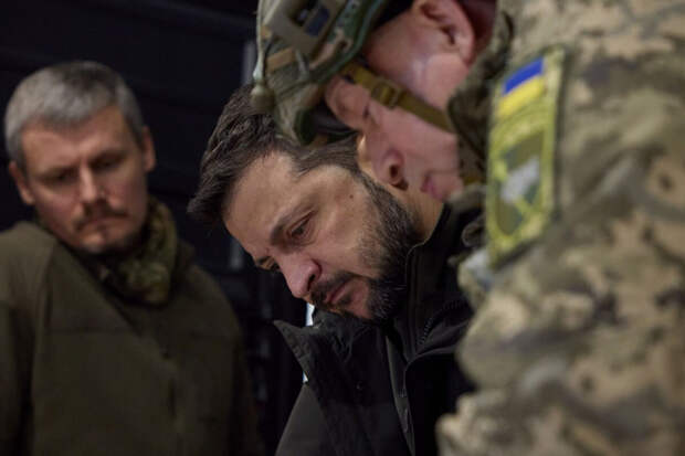 Зеленский: Киев направил более 200 военных на Ближний Восток