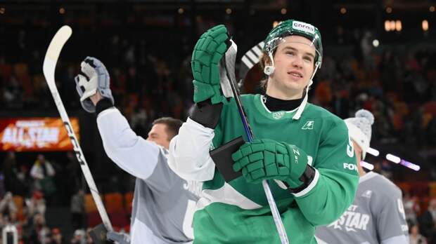 «Не помню, как мы в итоге сели»: Виноградов — о панике в самолёте, меме про «пельменемешалку» и свадьбе посреди сезона