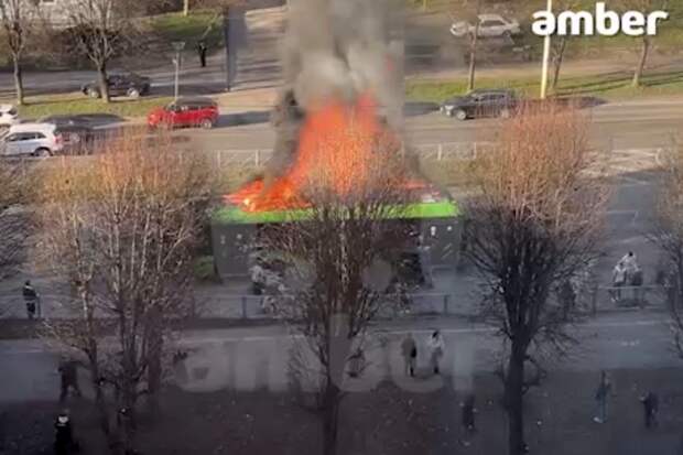 "Клопс": в Калининграде 19-летний юноша спас пассажиров из горящего троллейбуса