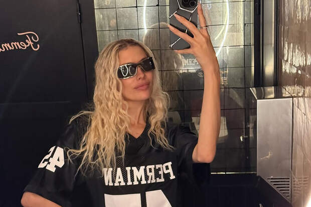 Бывшую возлюбленную российского миллиардера заподозрили в помолвке с молодым избранником