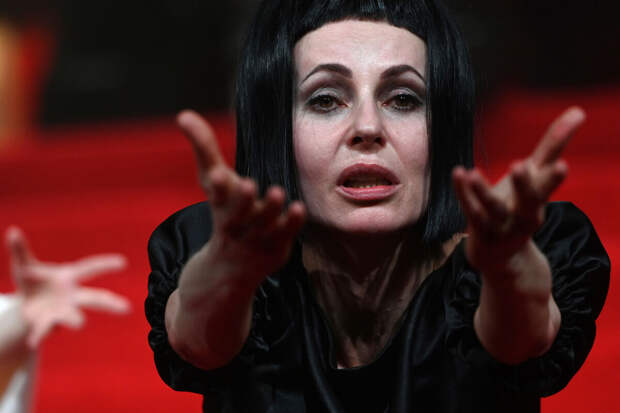 Мэр Москвы Собянин вручил знак отличия "За безупречную службу" актрисе Апексимовой