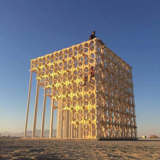 Самые впечатляющие арт-инсталляции фестиваля Burning Man 2016