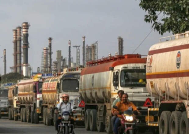 Индия не собирается отказываться от российской нефти. Трамп грозит Нью-Дели новыми пошлинами Индия не собирается отказываться от российской нефти. Трамп грозит Нью-Дели новыми пошлинами