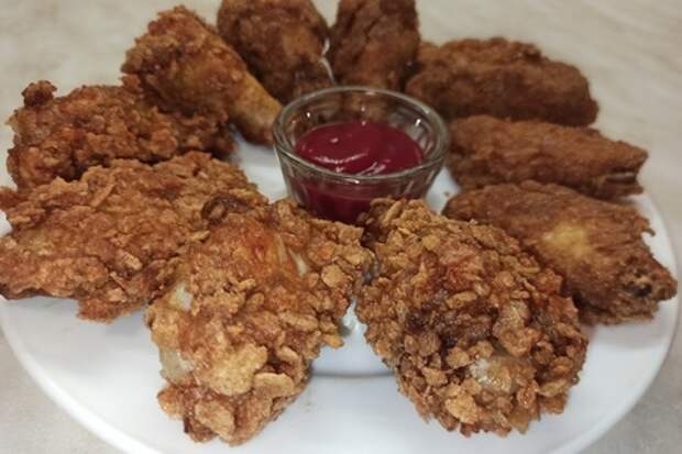 Фото к рецепту: Крылышки как в kfc, два вида панировки