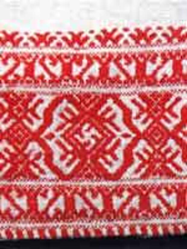 Свастика на фрагменте подола женской рубахи. Сер. 19 в.
