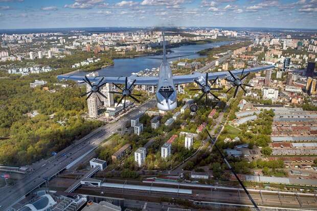 Москва из кабины самолета Ил-78 авиатехника, авиация, москва