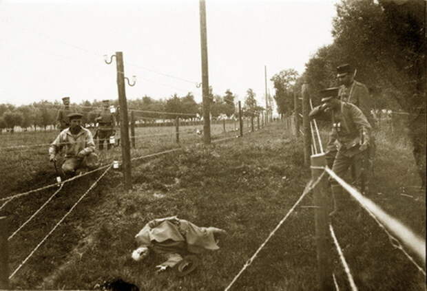 В военных донесениях указывается, что электричество дало хороший эффект, но были ли поражения током солдат немецкой армии, доподлинно неизвестно / Фото: warspot.ru В военных донесениях указывается, что электричество дало хороший эффект, но были ли поражения током солдат немецкой армии, доподлинно неизвестно / Фото: warspot.ru