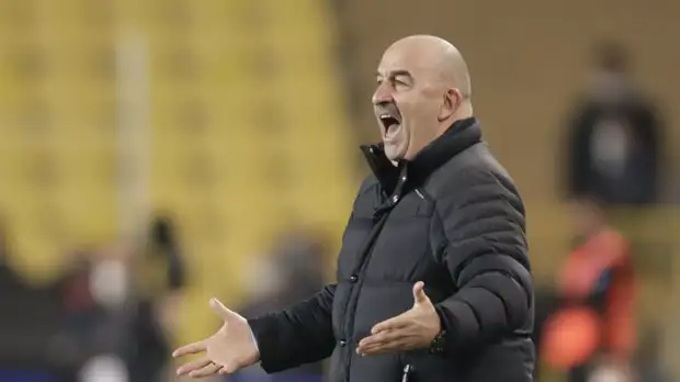 Черчесов об игре сборной России после удаления: сразу начали совещаться, как лучше перестроиться