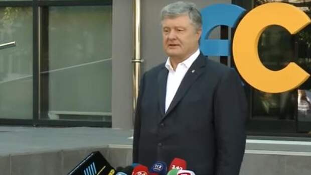 Адвокат Порошенко объяснил его неявку на допрос