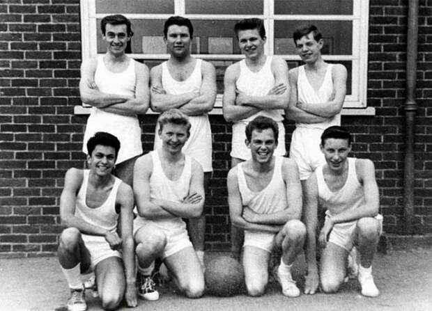 Мик Джаггер на физкультуре (первый справа в верхнем ряду), 1960 год   история, смотреть, фото