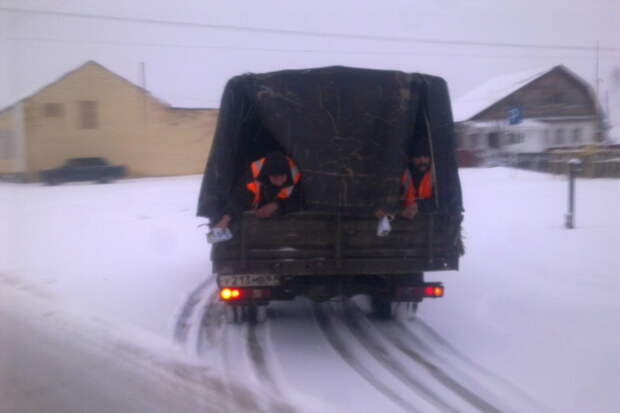 Странные персонажи на дорогах