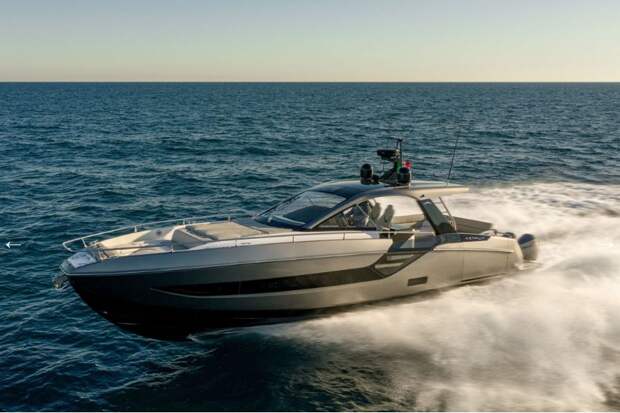 Azimut представила новую моторную лодку Verve 47