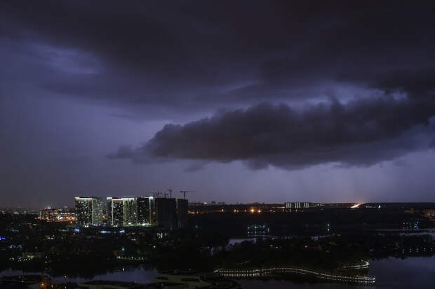 В Подмосковье прошла весенняя гроза