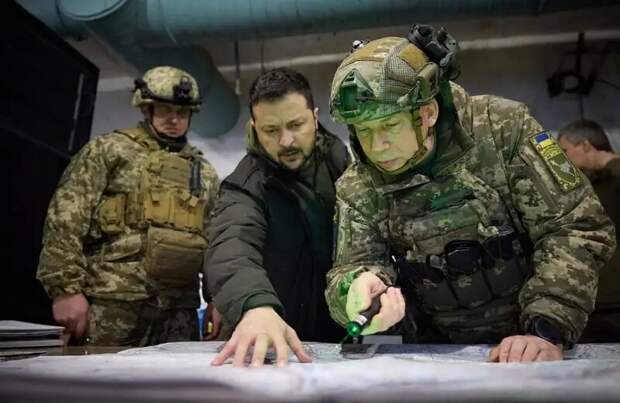 Если посмотреть заголовки отечественной и западной прессы, то может создаться впечатление, что ВСУ уже почти разбиты, а киевский режим вот-вот рухнет, стоит еще немножко надавить.