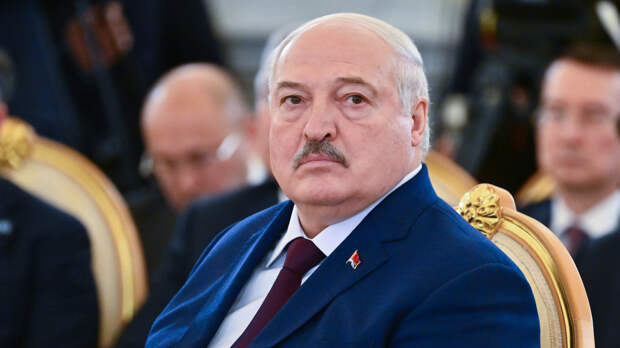Лукашенко рассказал, как переживал из-за военного парада в Москве