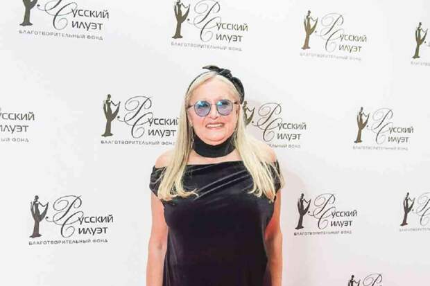 История одного аксессуара: почему Татьяна Михалкова всегда носит черный бантик