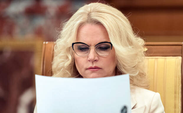 2 тысячи рублей: Голикова назвала недопустимой ситуацию с низкими окладами учителей