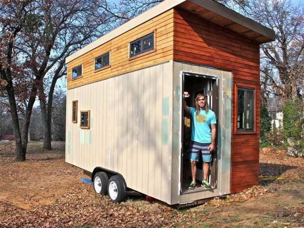 Чтобы не снимать жилье студент сэкономил деньги и своими руками построил себе маленький передвижной дом