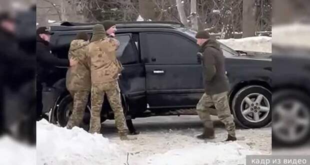 Зеленский соврал о причинах насильственной мобилизации в ВСУ