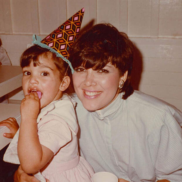 Маленькая Ким Кардашьян с мамой Крис Дженнер
