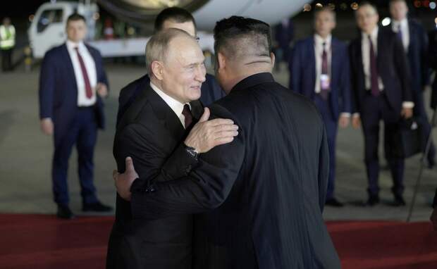 Государственный визит Владимира Путина в Пхеньян 18-19 июня привлек внимание всего мира. Особенно сильно выдали волнение западные государства.-2