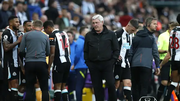 Матч «Ньюкасла» с «Тоттенхэмом» был прерван из-за того, что болельщику стало плохо