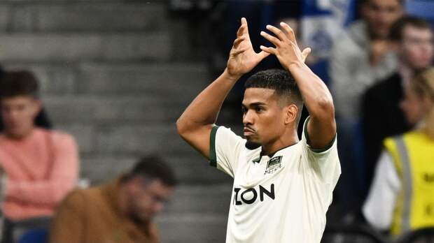 «Я не привык долго сидеть в запасе». Густаво Сантос — об аренде из «Краснодара» в «Сочи»