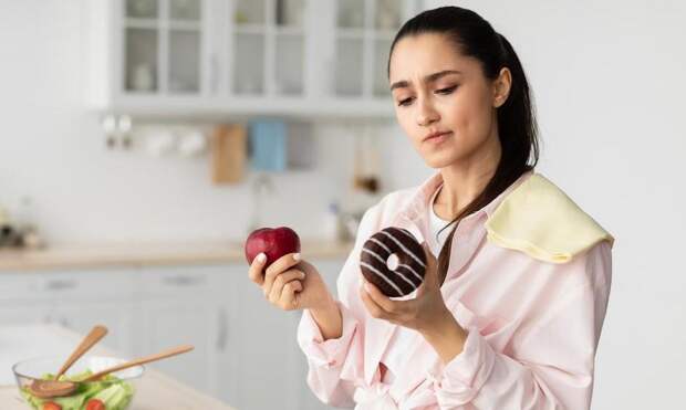 «Съедает» кожу: отказ от сахара старит лицо быстрее тортов, предупредила диетолог