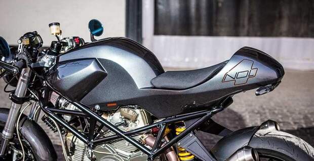 Кафе рейсер Ducati Monster 4Nol от ателье Smokin Motorcycles