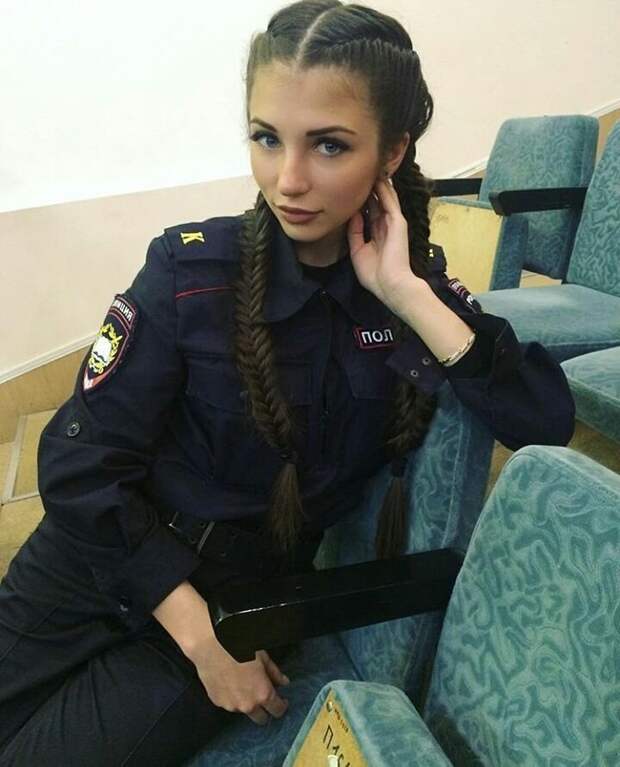 Проблема во всей этой истории одна. Когда видишь такого полицейского, хочется сразу нарушить закон девушки, красота, курсанты, мвд, полиция, россия, форма