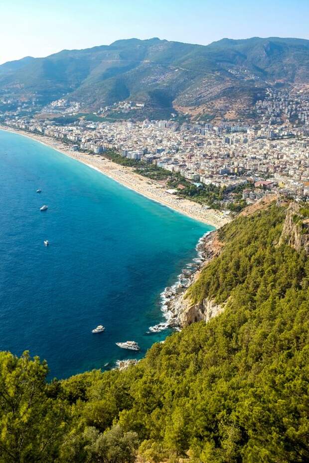 Британцы выбирают Турцию: рост спроса на курорты на фоне конфликта на Ближнем Востоке